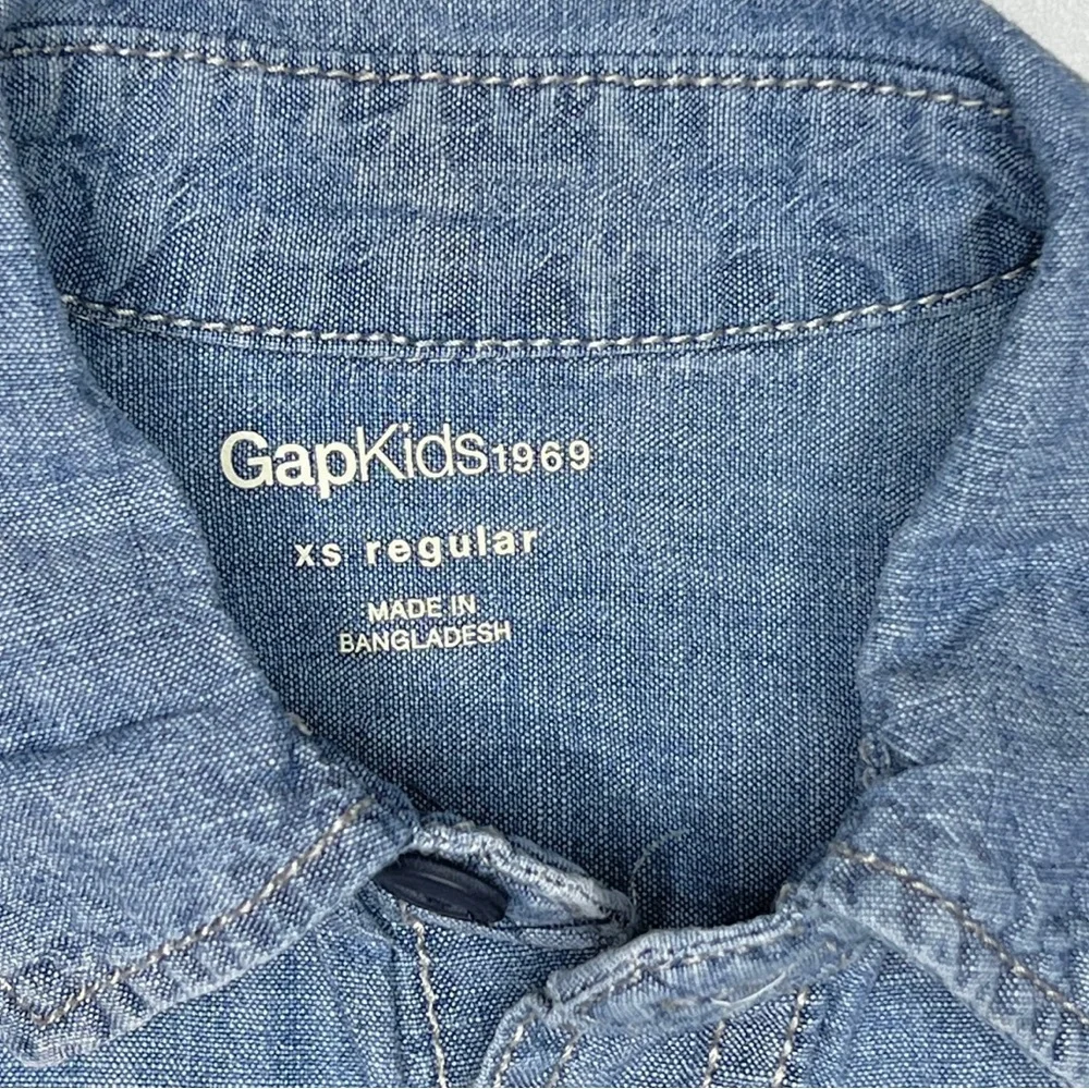 Gap Chambray‎ Button Up Shirt